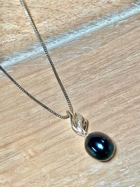 Genuine Sterling Silver Necklace with Genuine Iridescent Black Freshwater Pearl